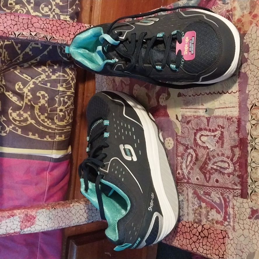 262 Used Sketchers 95